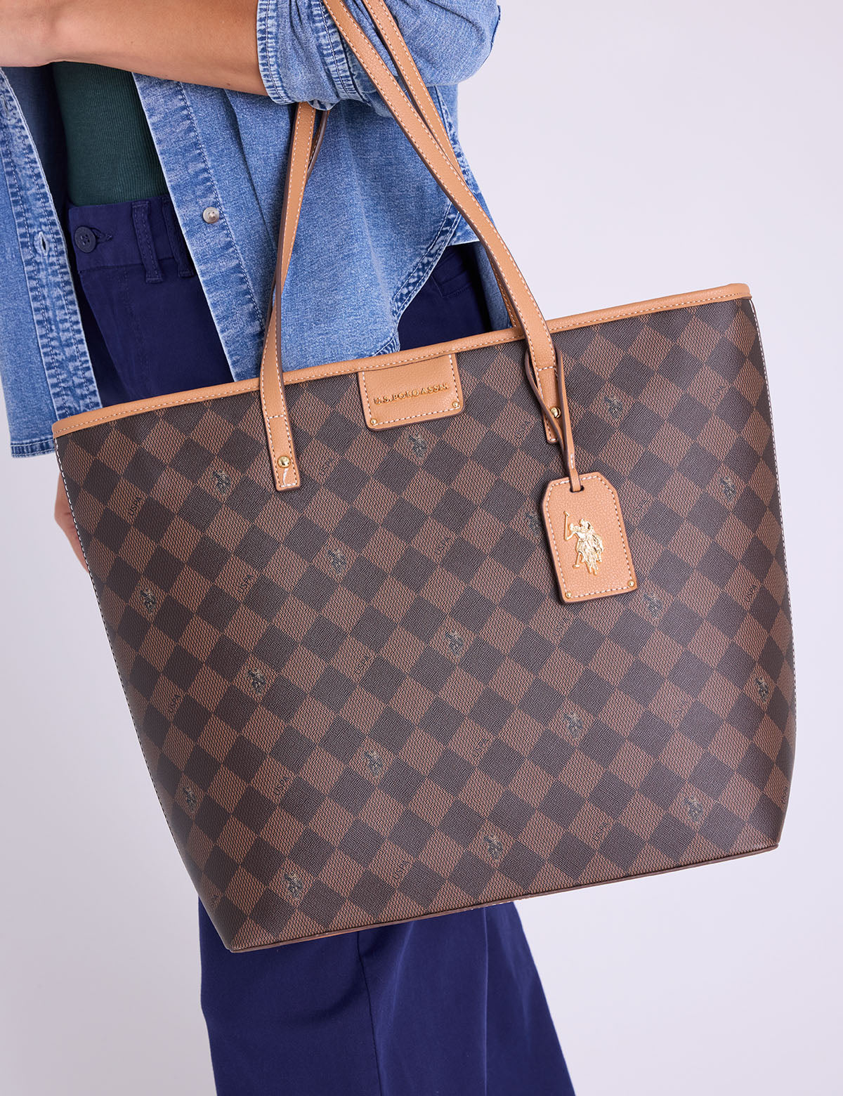 DIAMOND SIGNATURE TOTE BAG